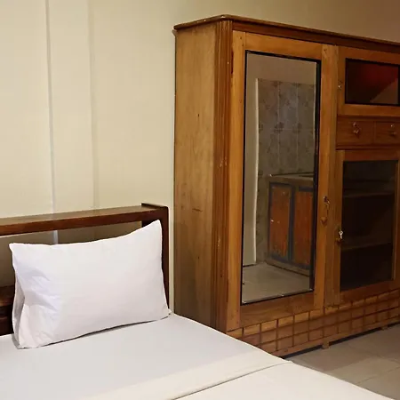 Komodo Shores Homestay Labuan Bajo Exterior photo
