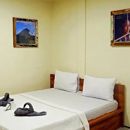 Komodo Shores Homestay Labuan Bajo Exterior photo