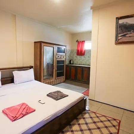 Komodo Shores Homestay Labuan Bajo Exterior photo