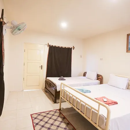 Komodo Shores Homestay Labuan Bajo Exterior photo