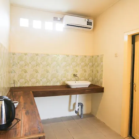 Komodo Shores Homestay Labuan Bajo Exterior photo