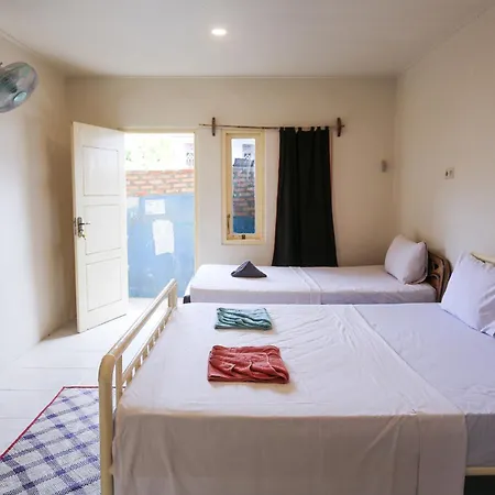 Komodo Shores Homestay Labuan Bajo Exterior photo